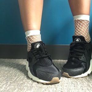 Black Nike Huaraches